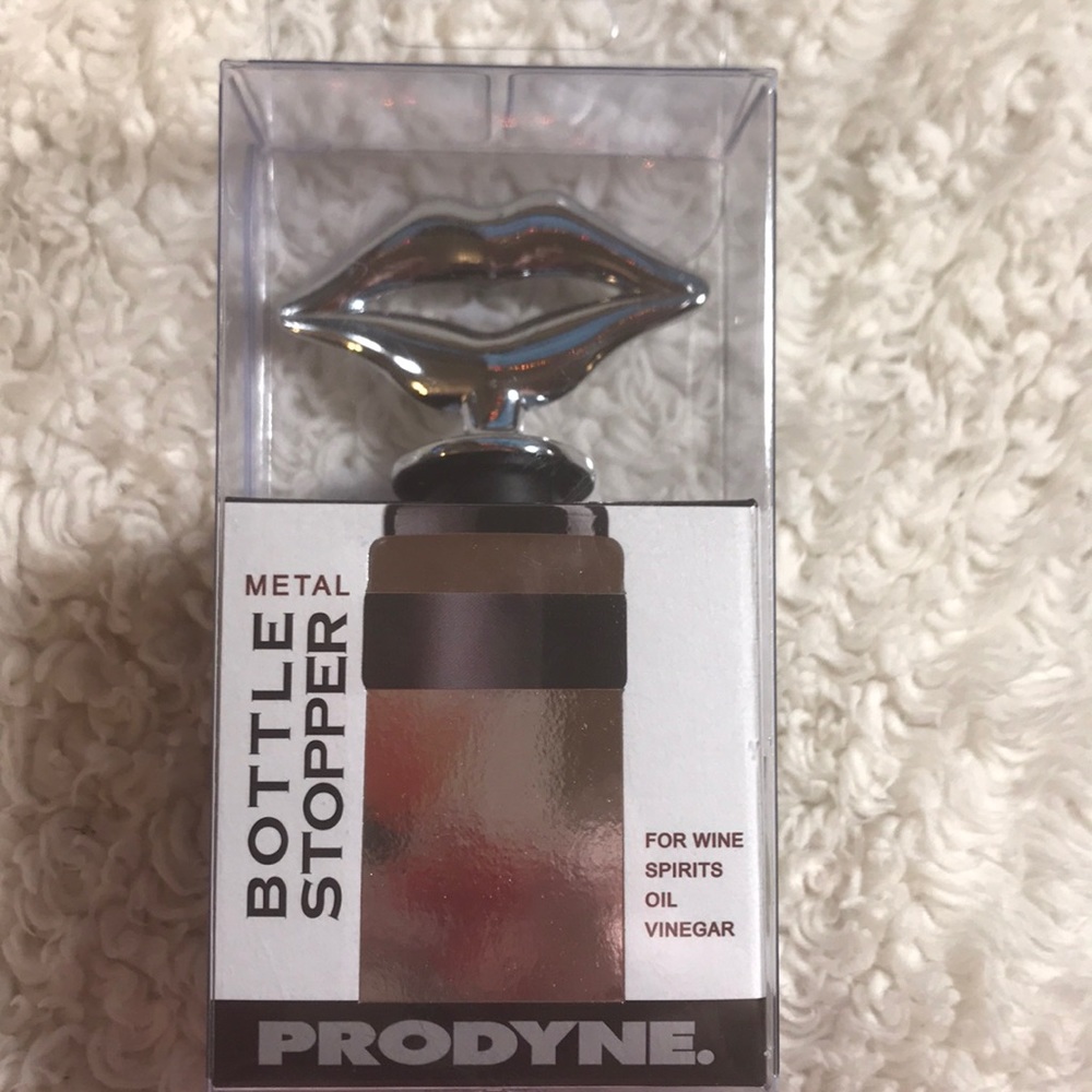 KISS METAL BOTTLE STOPPER prodyne